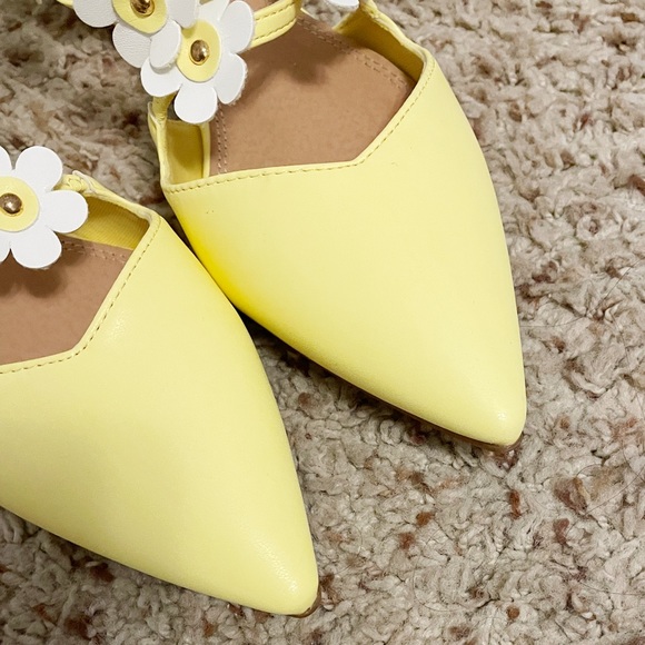 Asos Design Yellow Faux Leather Lydia Pointed Ballet Flats with White Flowers - Picture 6 of 7